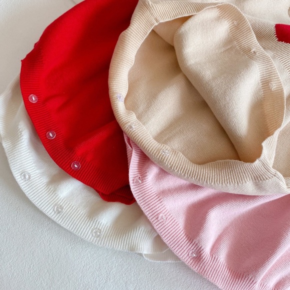 *NWT* Red Knit Baby Romper with a heart. Sizes 6-9M, 9-12M, 12-18M, 18-24M - Picture 4 of 4